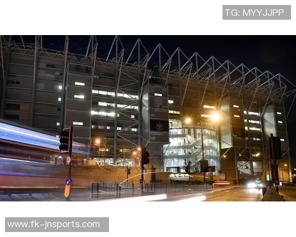 太阳报：纽卡前老板阿什利正准备进步对谢周三的收买报价