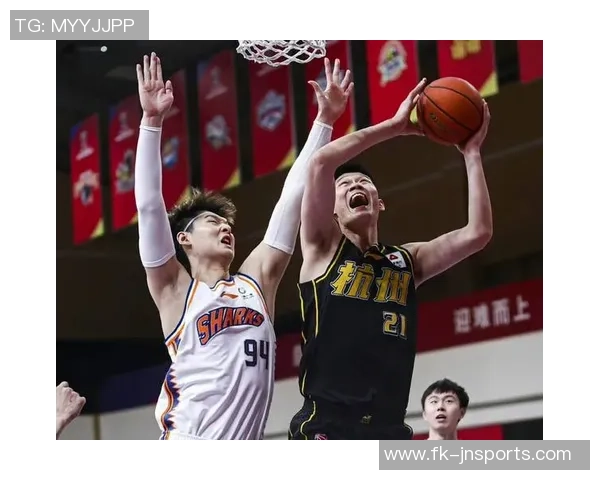 狂轰29+9+7! 广东三巨子迸发，徐杰8+3+5激活豪阵，伤退埋下危险